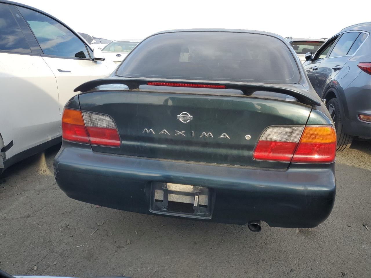 1995 Nissan Maxima - Image 6