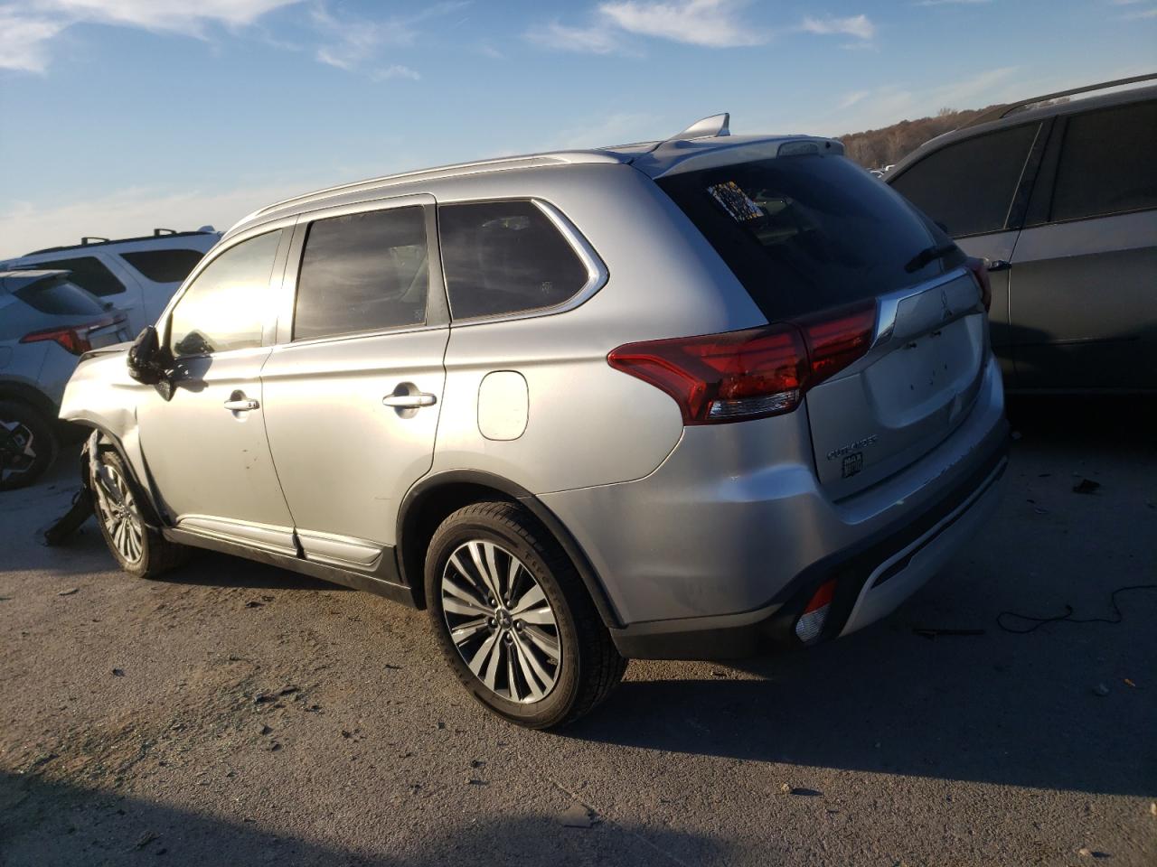 2020 Mitsubishi Outlander - Image 2