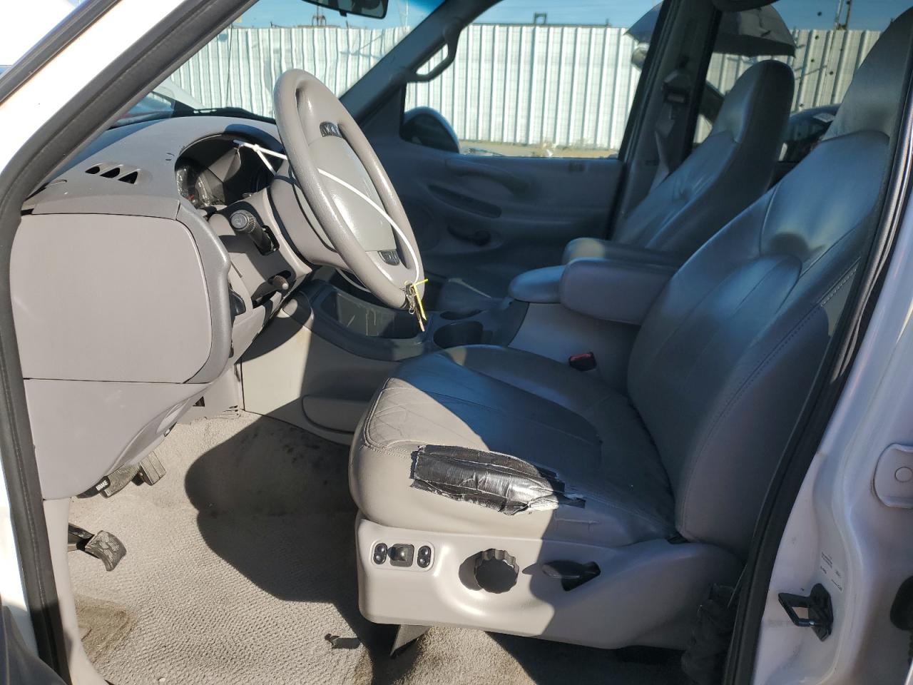 1998 Ford Expedition VIN: 1FMRU1762WLB97428 Lot: 74829103