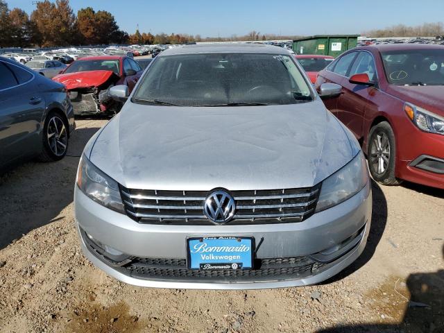 Седани VOLKSWAGEN PASSAT 2013 Сріблястий