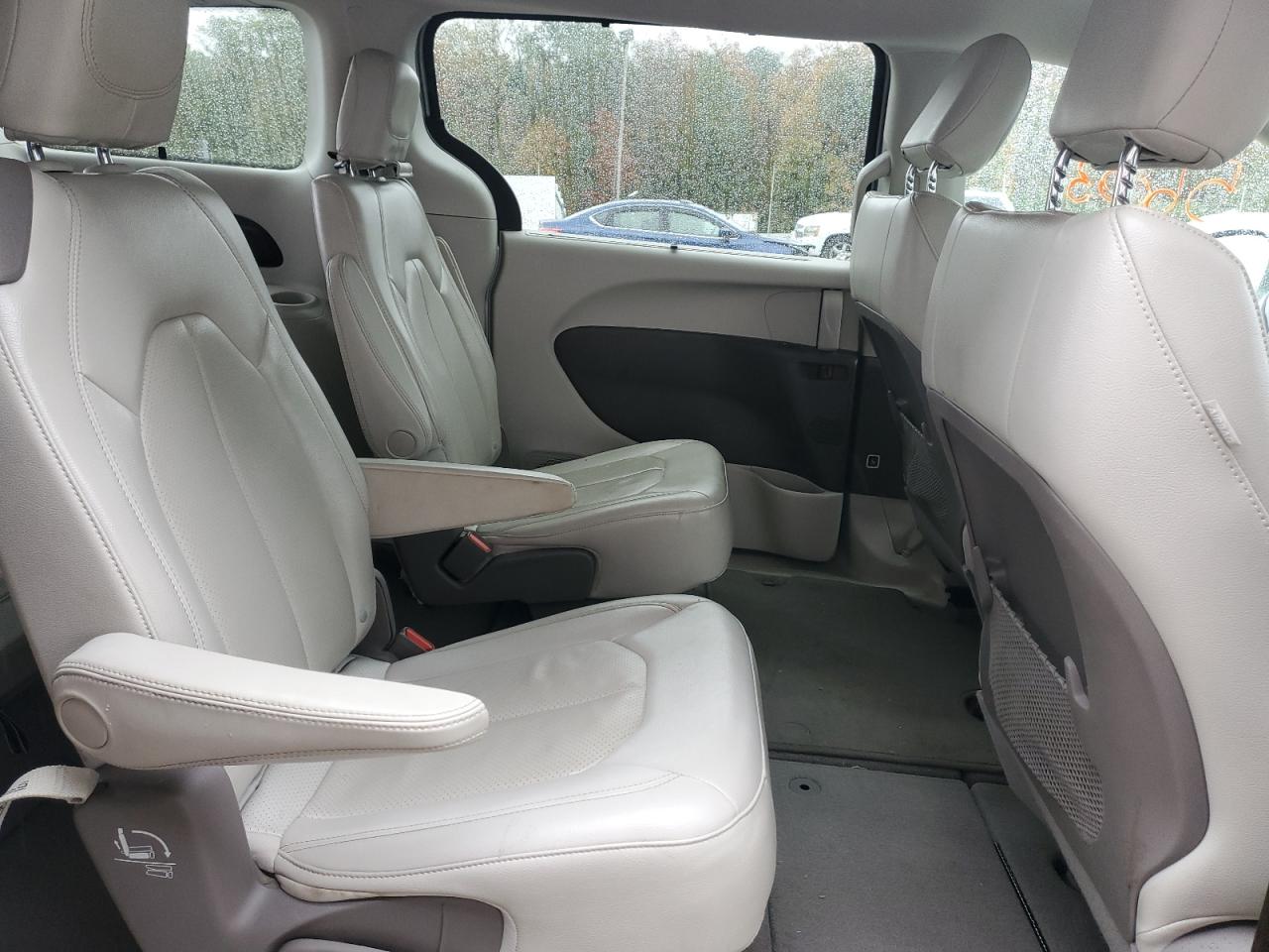 2020 Chrysler Pacifica - Image 11