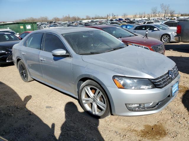 Седани VOLKSWAGEN PASSAT 2013 Сріблястий