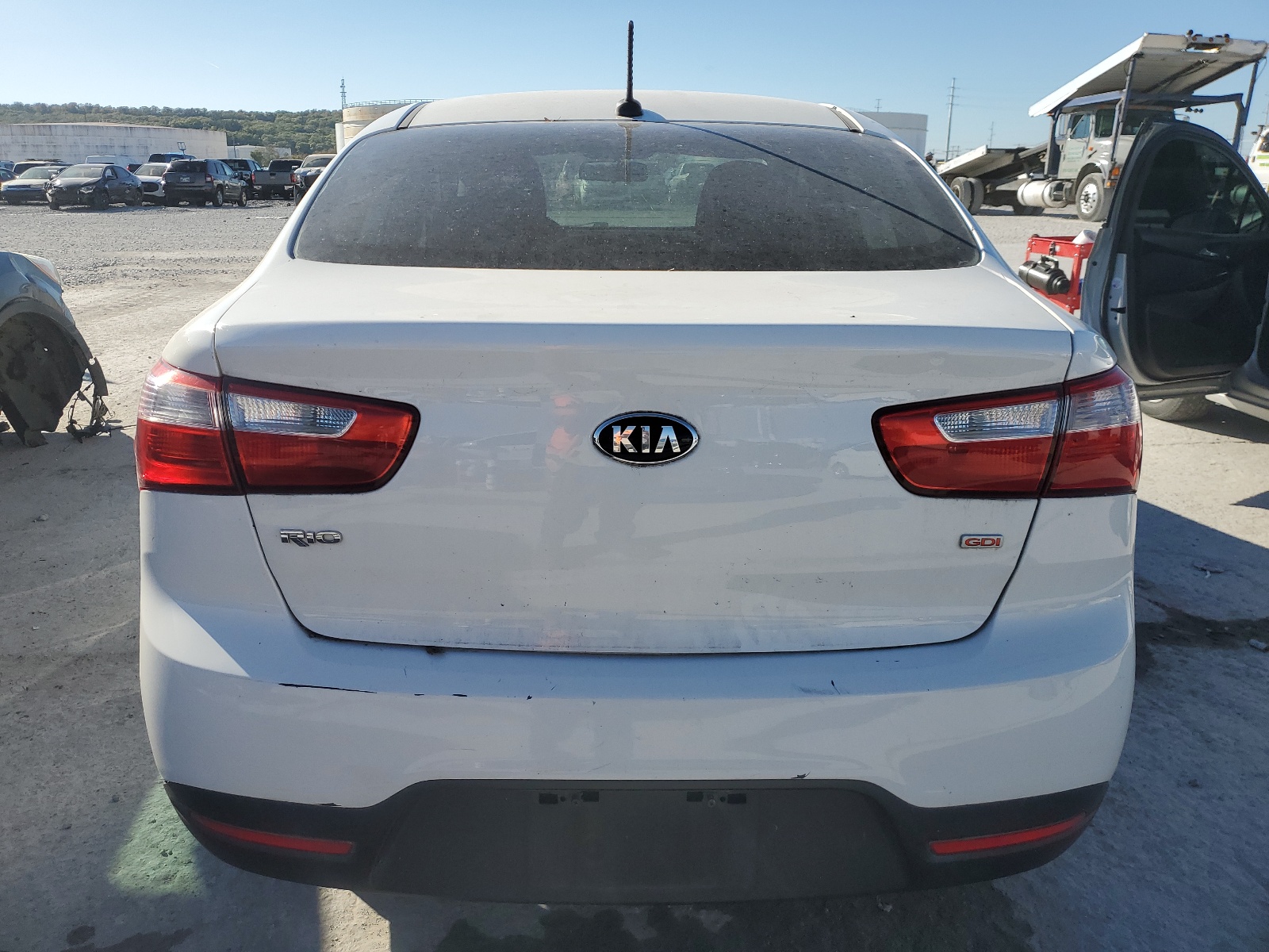 KNADM4A31F6427888 2015 Kia Rio Lx