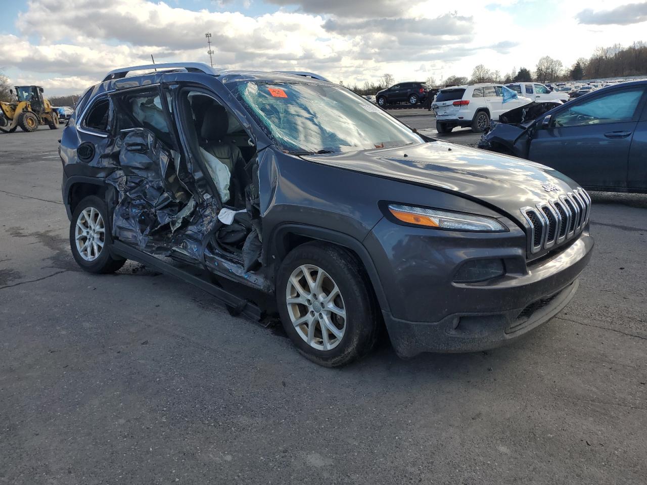 2017 Jeep Cherokee Latitude VIN: 1C4PJLCS8HW596039 Lot: 77567923