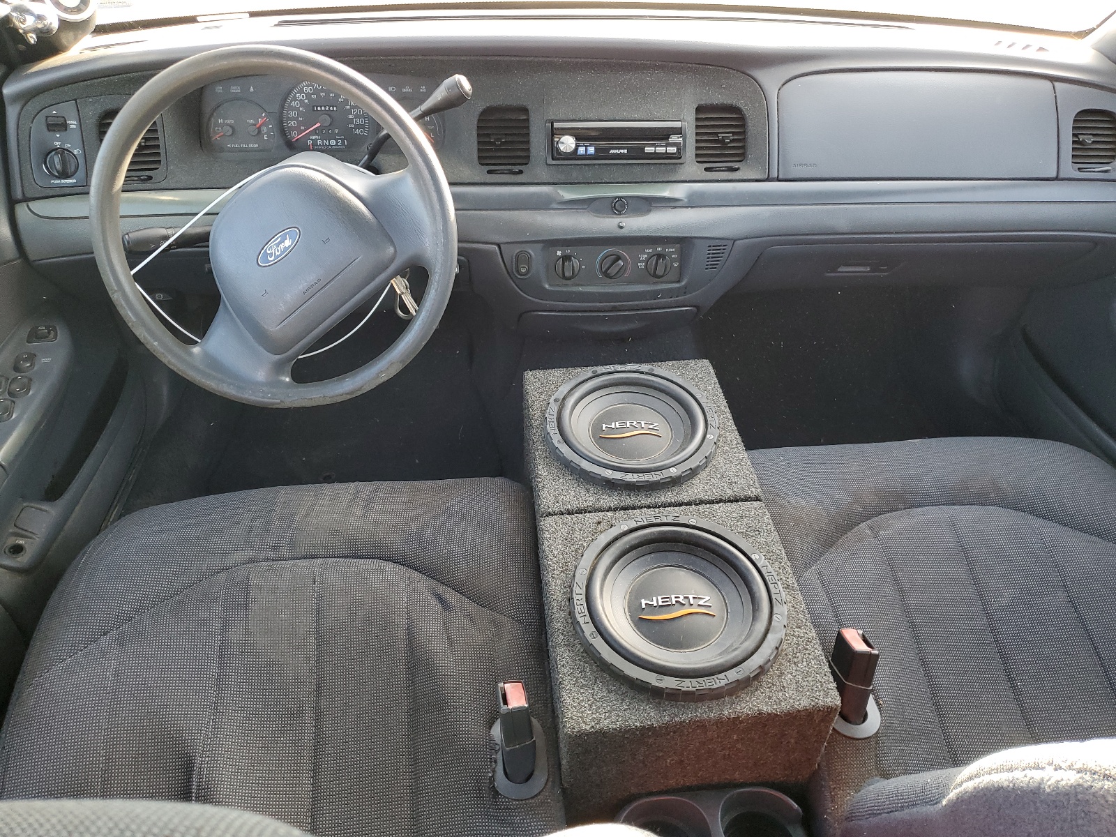 2FAFP71W41X169660 2001 Ford Crown Victoria Police Interceptor