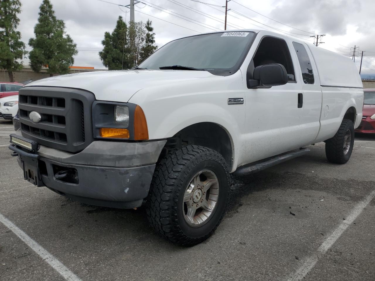 2005 Ford F250 Super Duty VIN: 1FTSX21525EA93155 Lot: 76545963