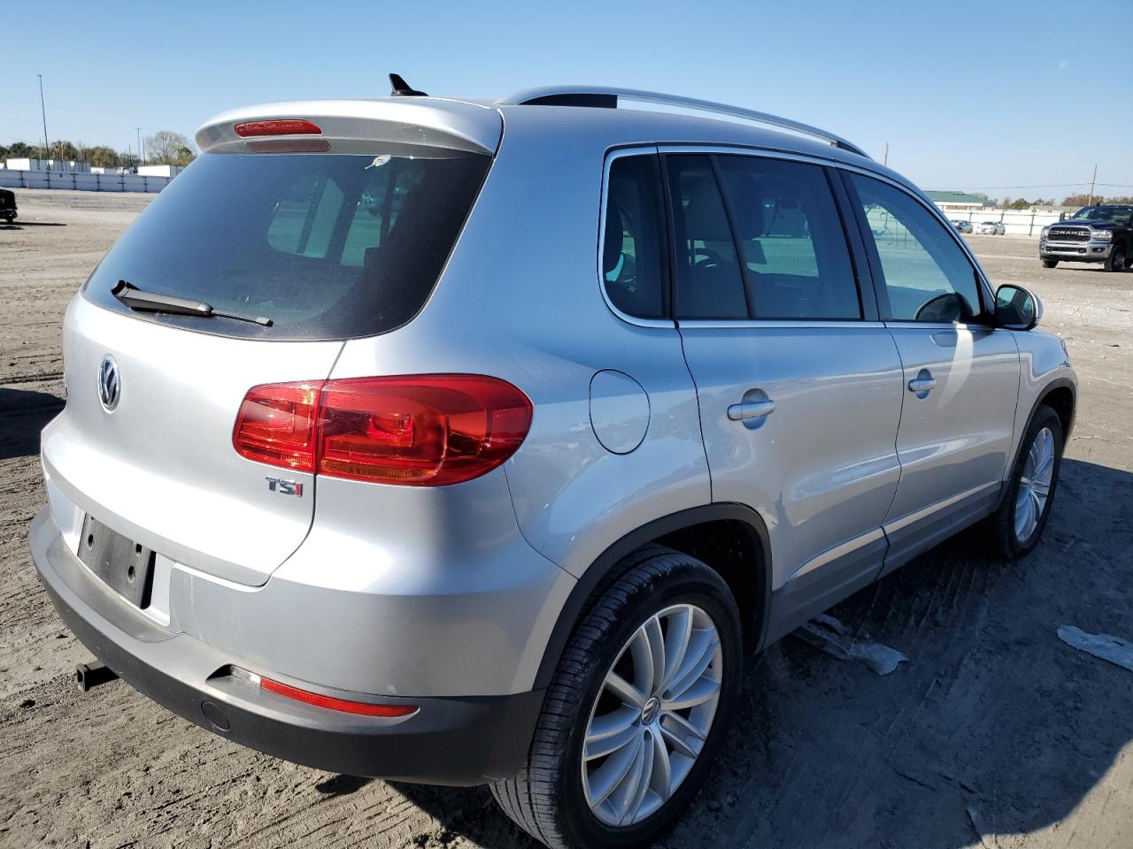 2016 Volkswagen Tiguan S VIN: WVGAV7AXXGW607164 Lot: 71776963