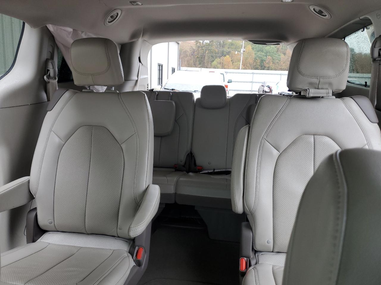 2020 Chrysler Pacifica - Image 10
