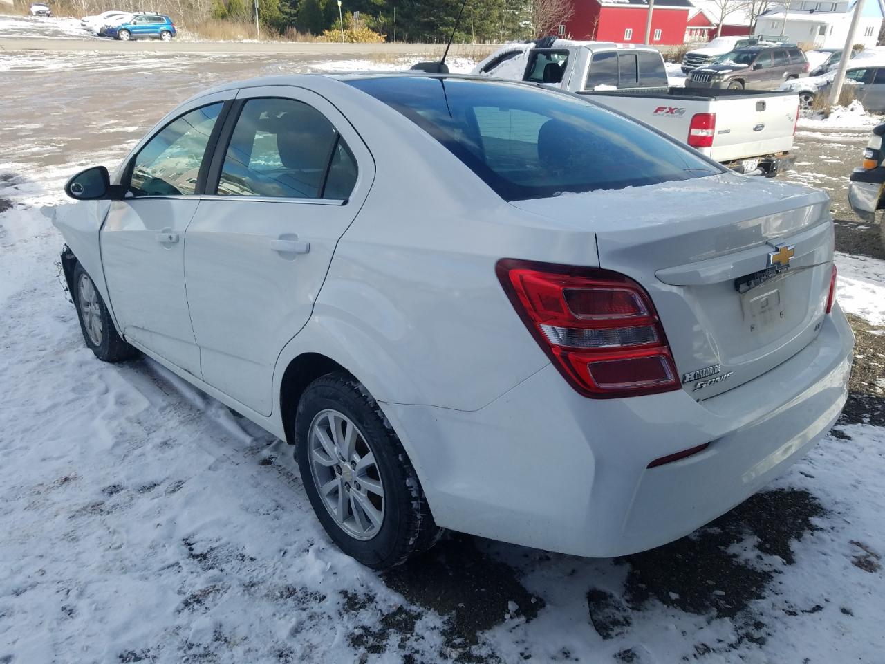 1G1JD5SH2J4102976 2018 Chevrolet Sonic Lt