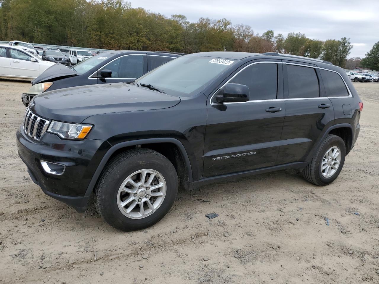 1C4RJFAG2JC277042 2018 Jeep Grand Cherokee Laredo