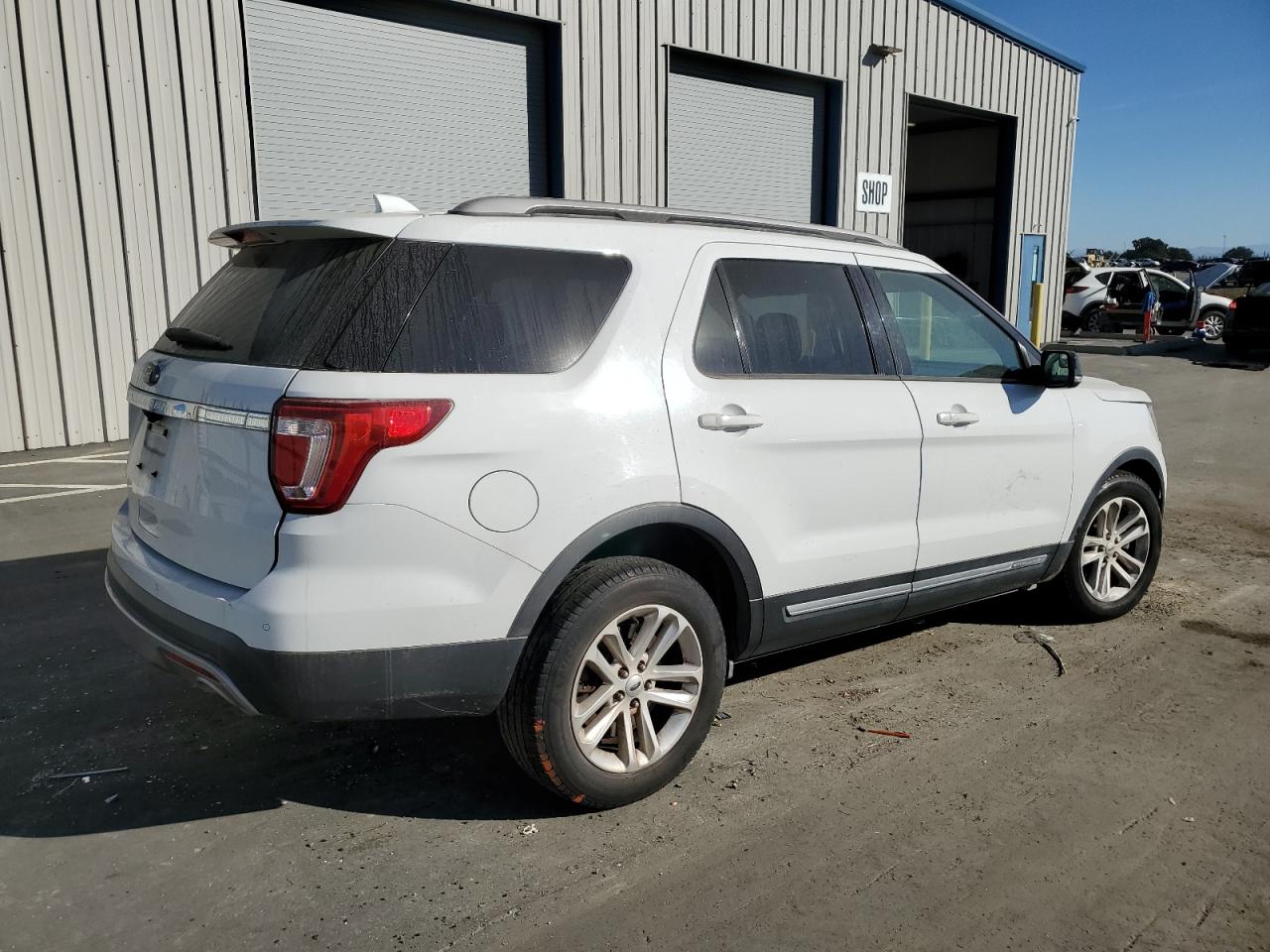 1FM5K7D83HGD07864 2017 Ford Explorer Xlt