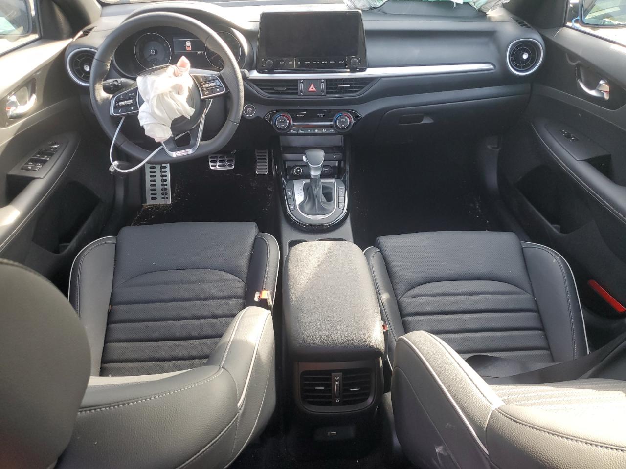 2023 Kia Forte - Image 8