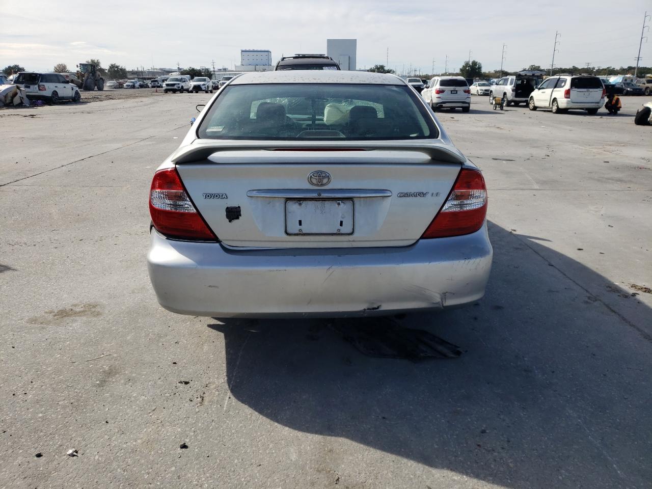 2002 Toyota Camry Le VIN: 4T1BE32K32U607673 Lot: 77504643