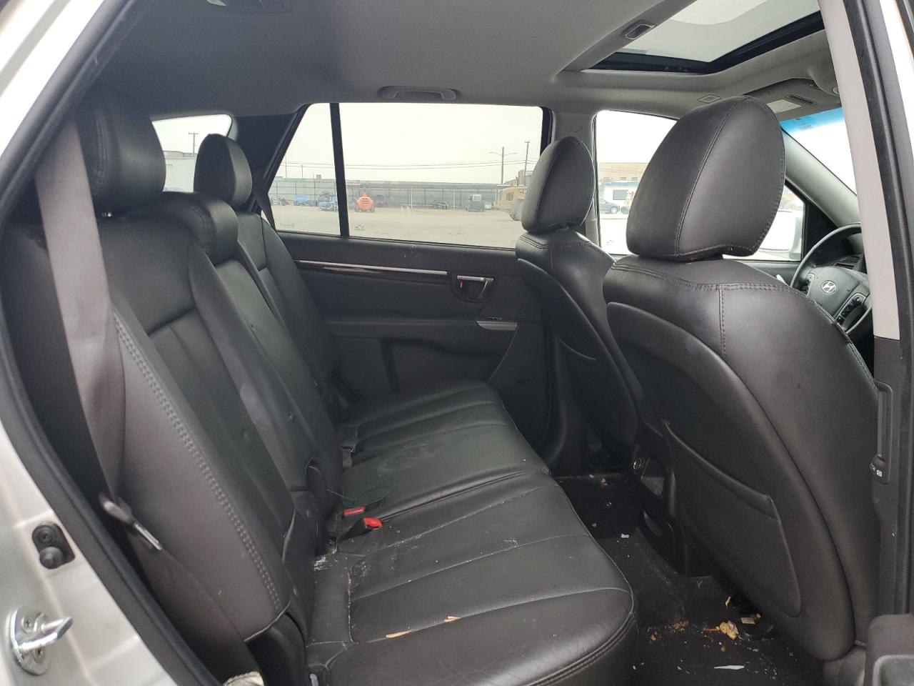 2011 Hyundai Santa Fe - Image 12