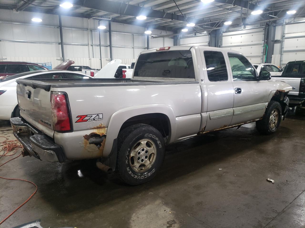 2004 Chevrolet Silverado - Image 3