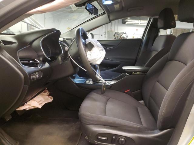Sedans CHEVROLET MALIBU 2017 Srebrny