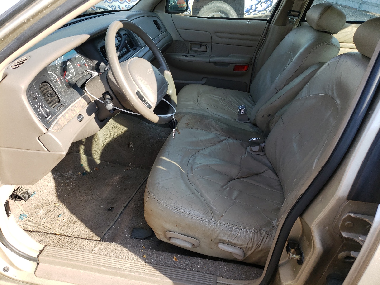 2FAFP73W3XX100531 1999 Ford Crown Victoria