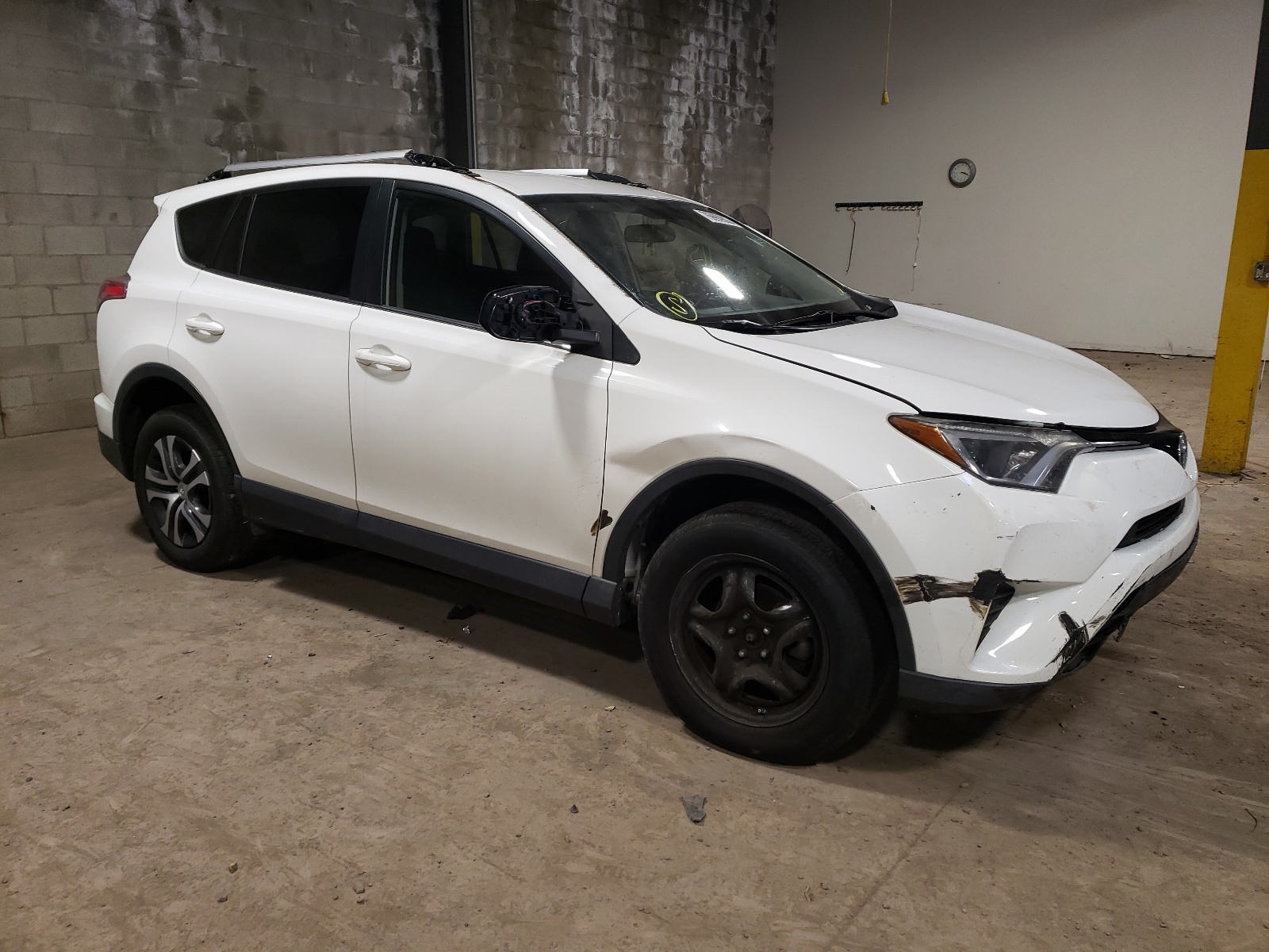 2016 Toyota Rav4 Le vin: JTMBFREV8GD191590