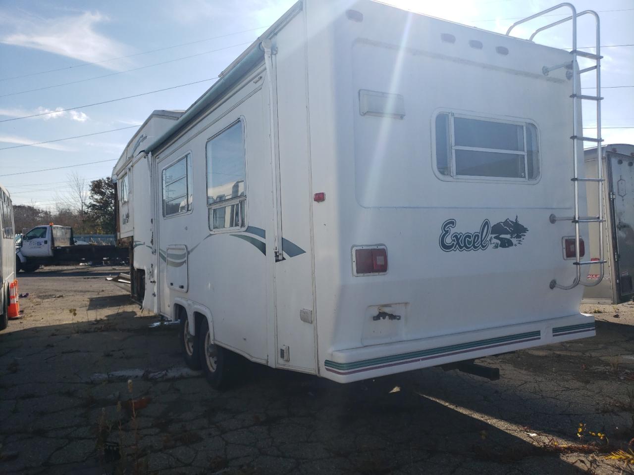 1999 Exec 5Th Wheel VIN: 4DLRV3029X1001864 Lot: 73645983