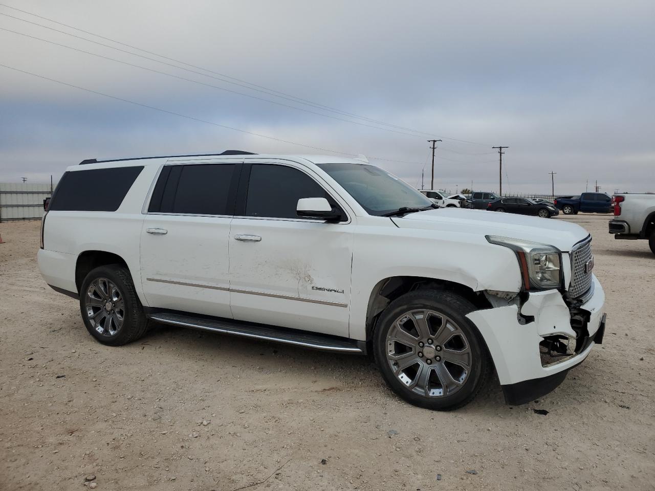 2016 GMC Yukon - Image 4