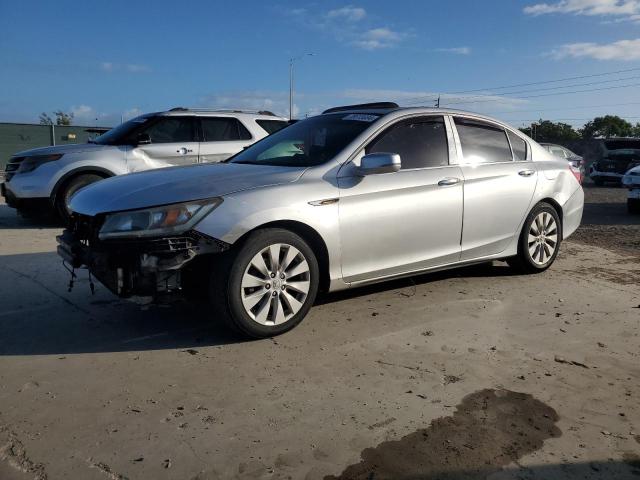 Sedans HONDA ACCORD 2013 Srebrny