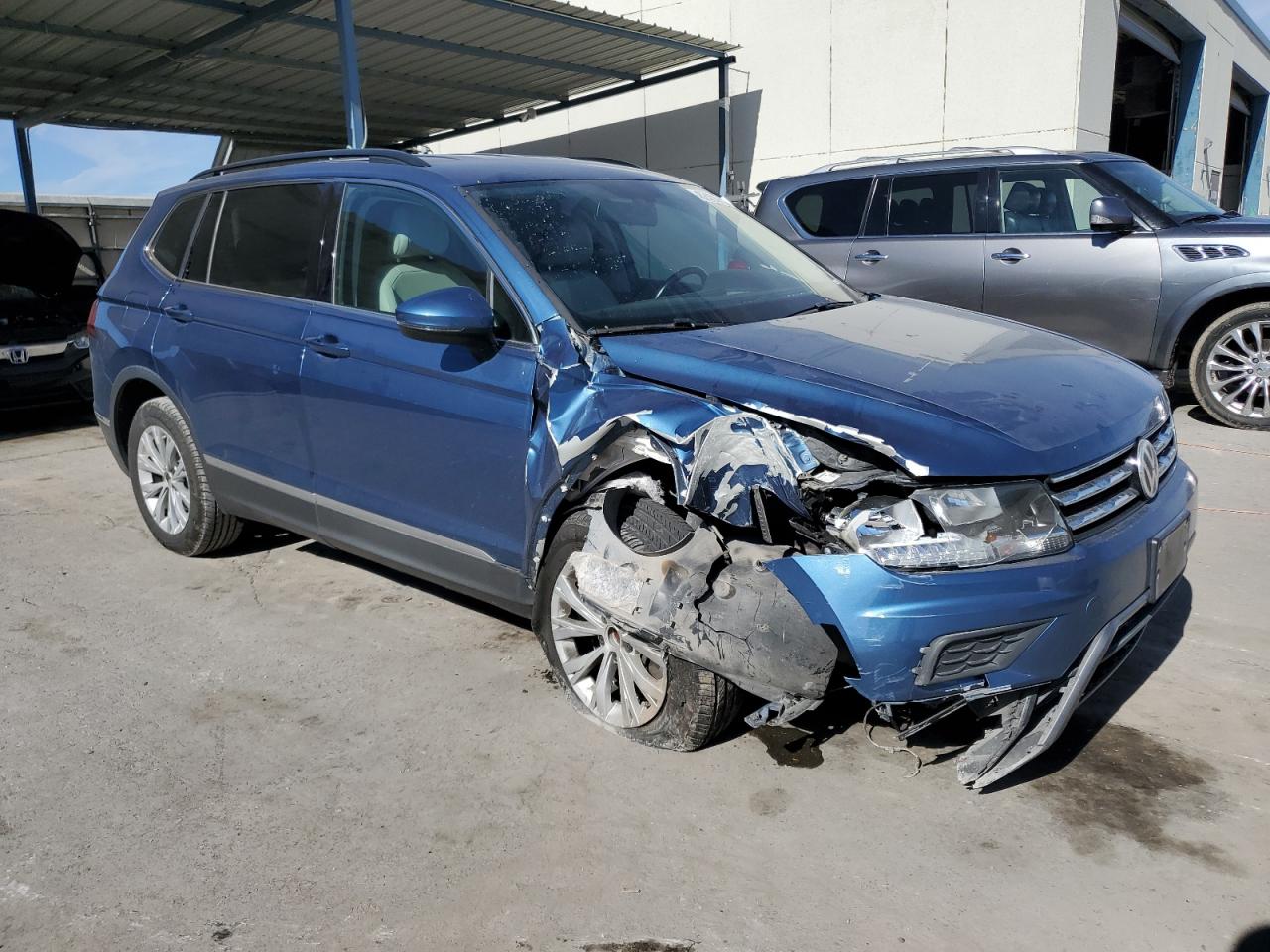 VIN 3VV3B7AX9JM018704 2018 VOLKSWAGEN TIGUAN no.4