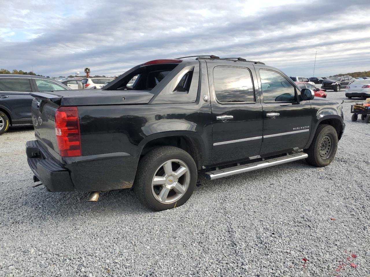 2013 Chevrolet Avalanche Ltz VIN: 3GNMCGE03DG351665 Lot: 80685674