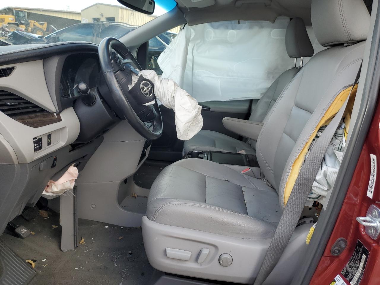 2017 Toyota Sienna - Image 7