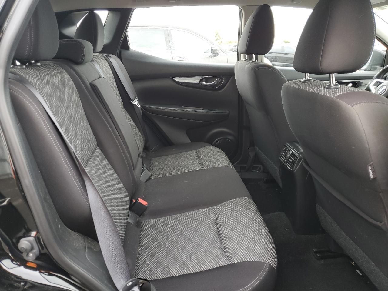 2018 Nissan Rogue - Image 10