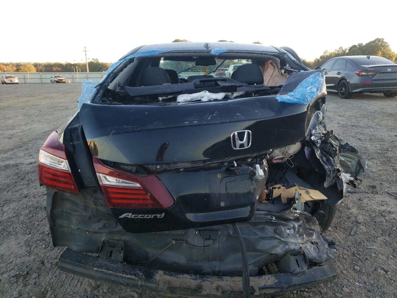 VIN 1HGCR2F80HA161127 2017 HONDA ACCORD no.6