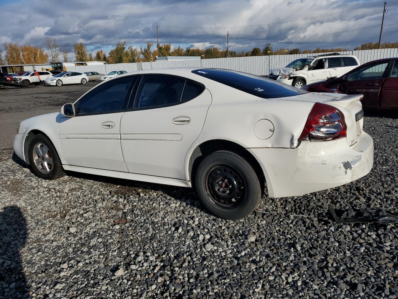 2005 Pontiac Grand Prix - Image 2