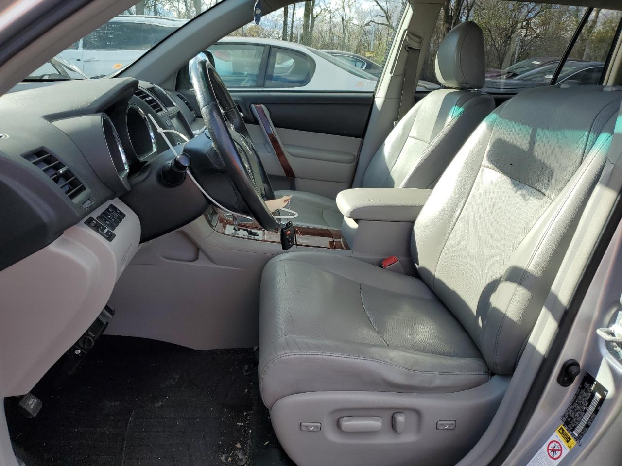 2012 Toyota Highlander - Image 7
