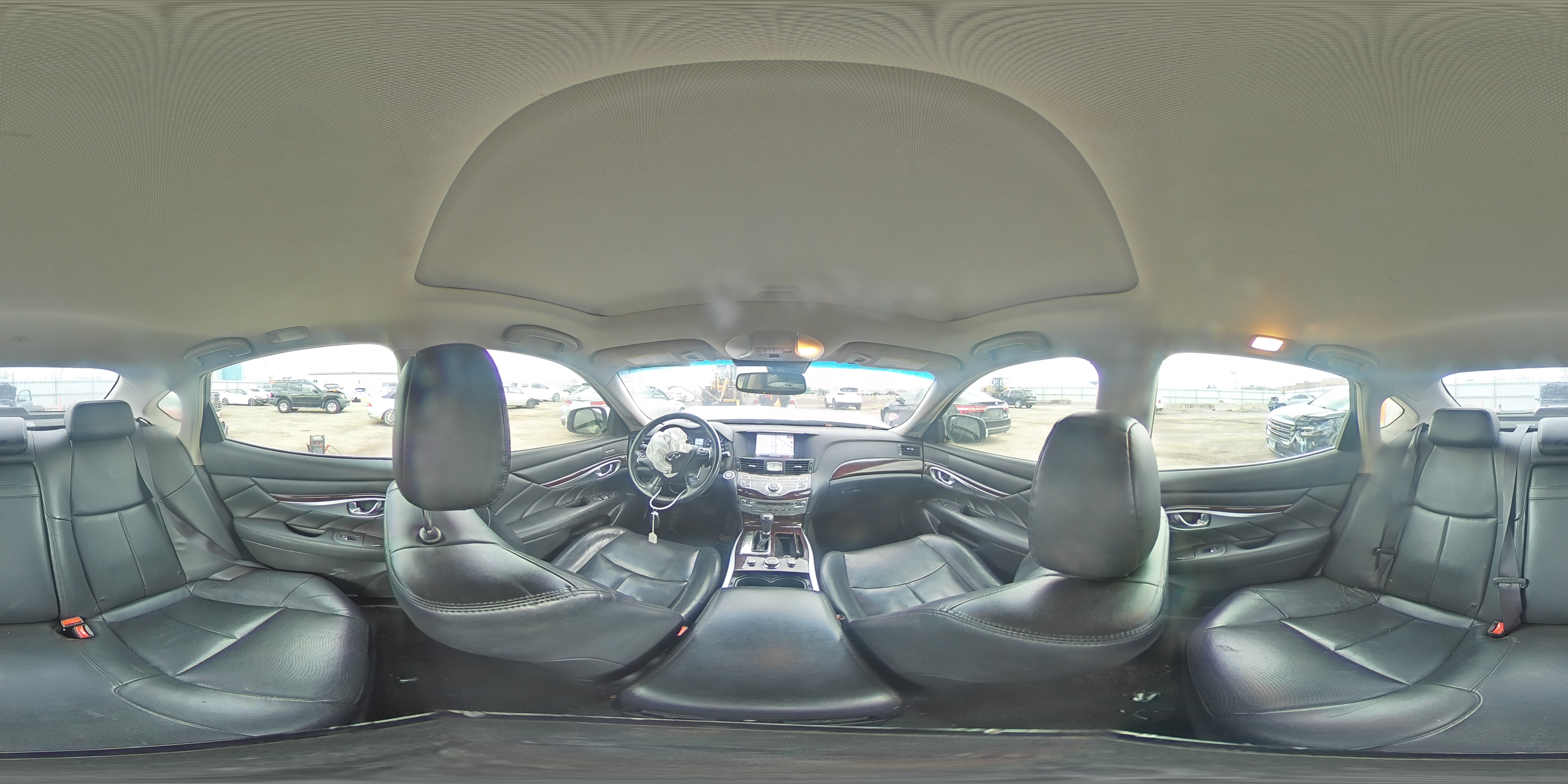 2015 Infiniti Q70 - Image 13
