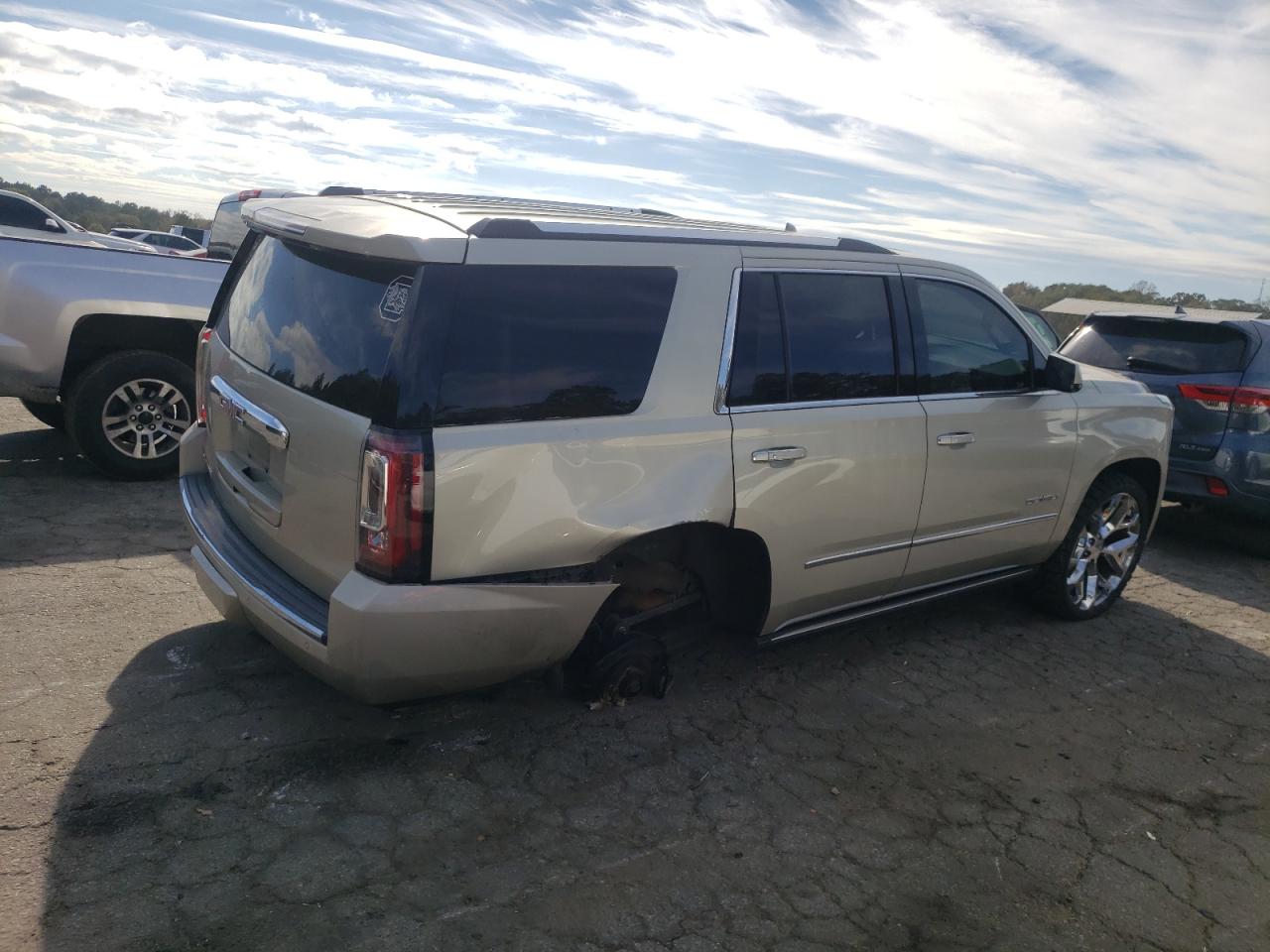 2016 GMC Yukon - Image 3