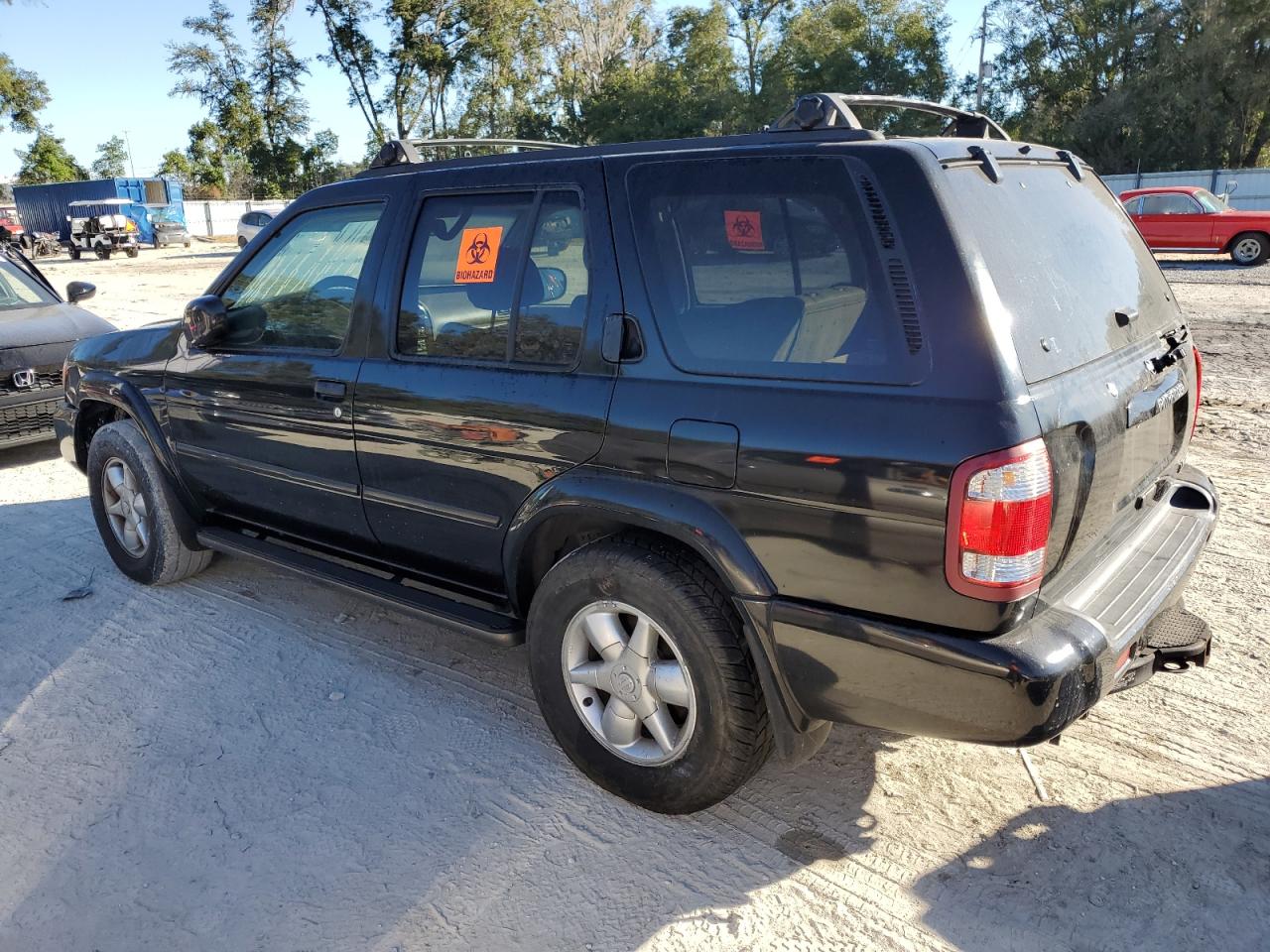 2001 Nissan Pathfinder - Image 2