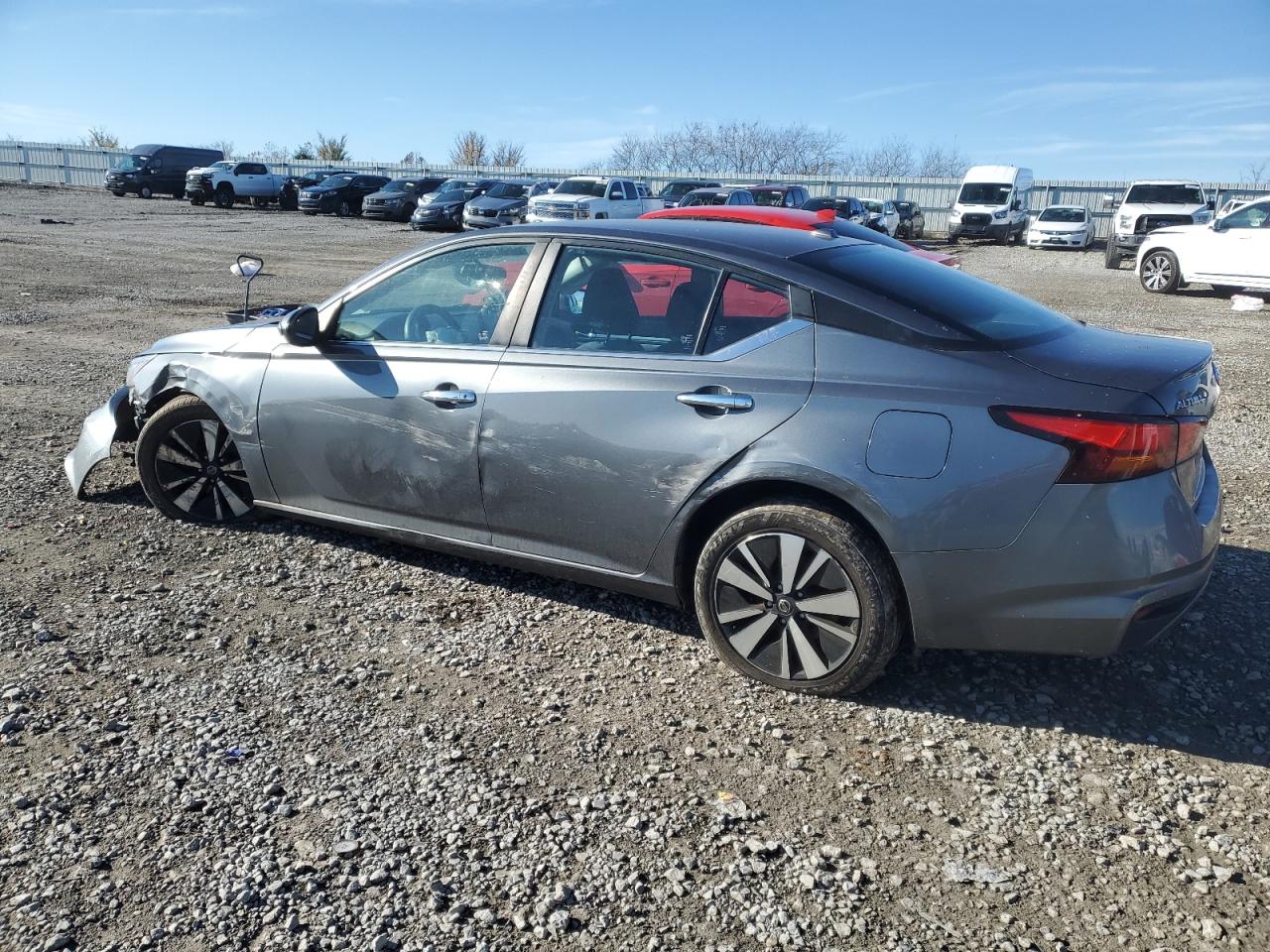 2021 Nissan Altima - Image 2