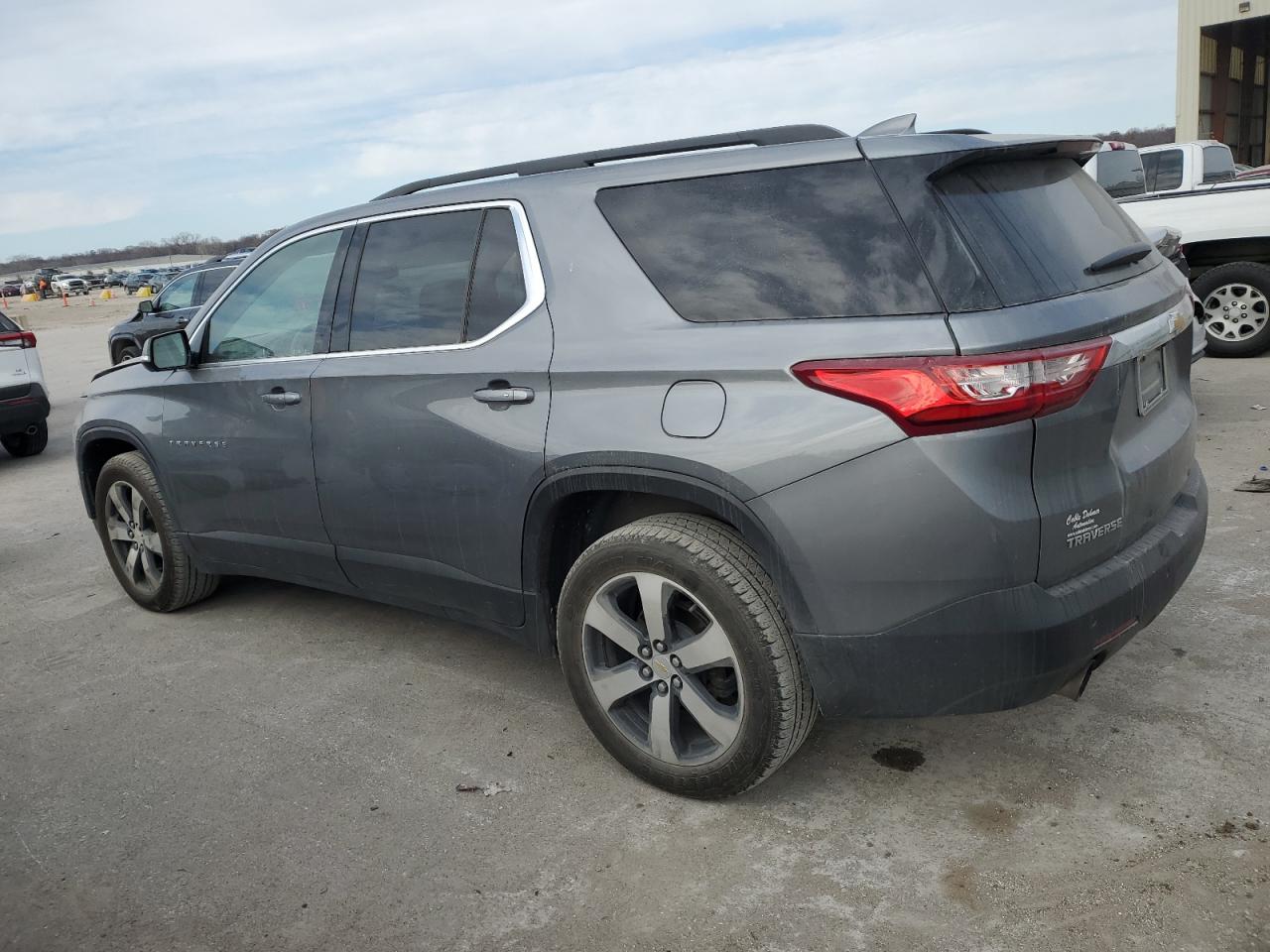 2020 Chevrolet Traverse - Image 2