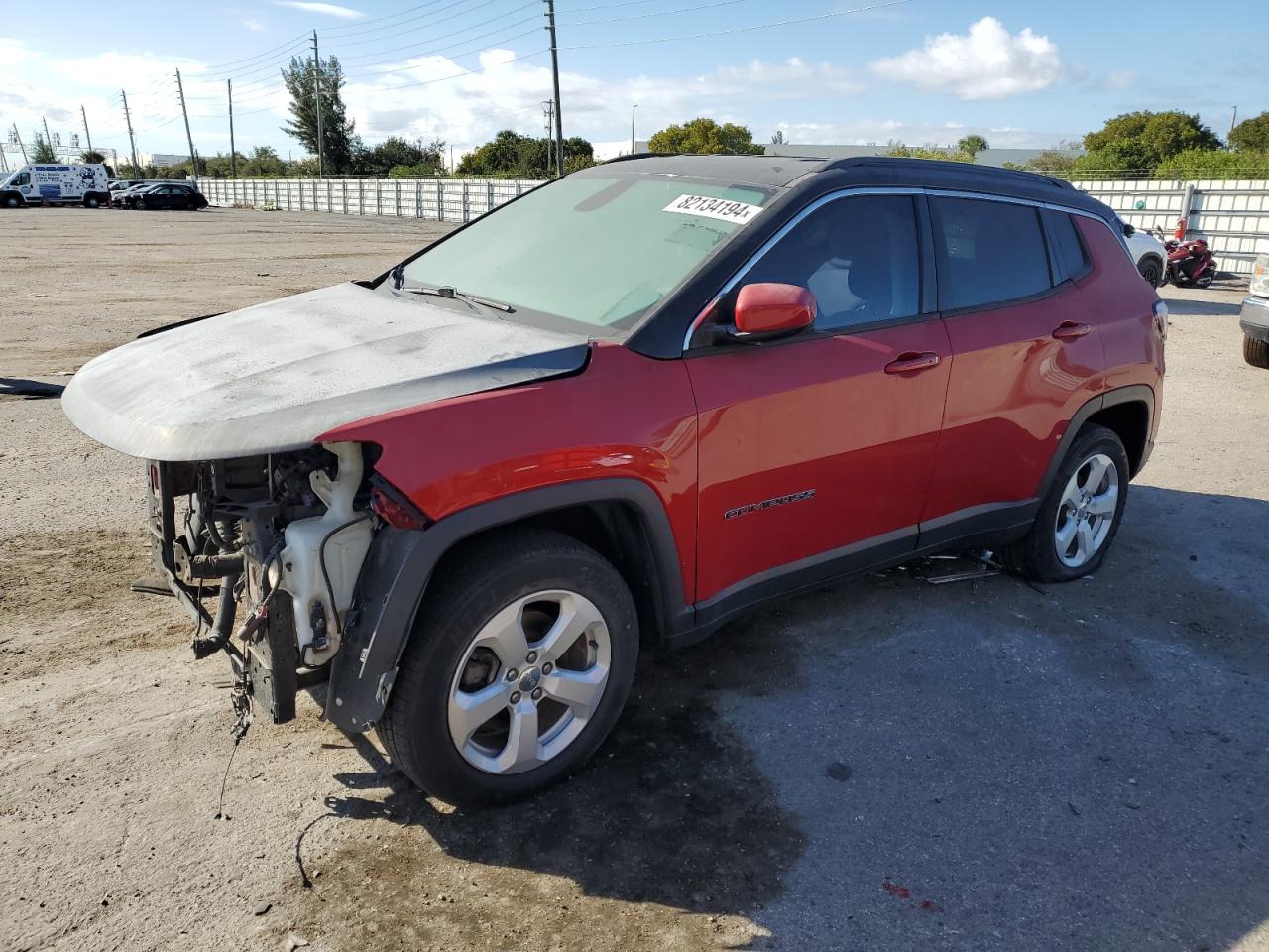 VIN 3C4NJCBB2JT502838 2018 JEEP COMPASS no.1