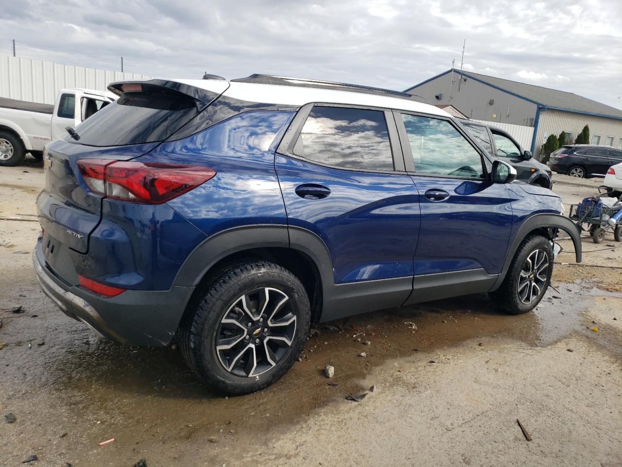 2022 Chevrolet TrailBlazer - Image 3