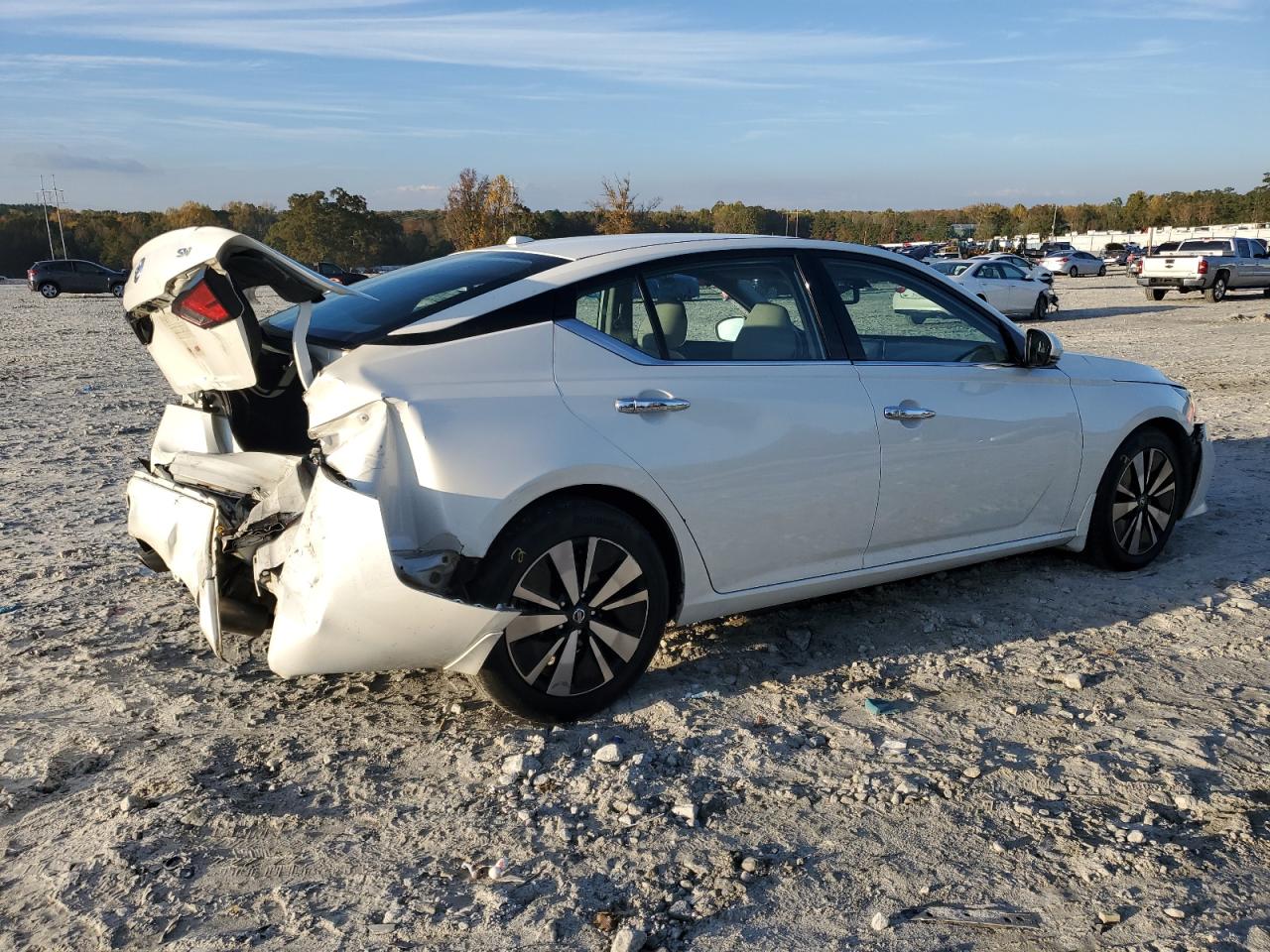 2019 Nissan Altima - Image 3