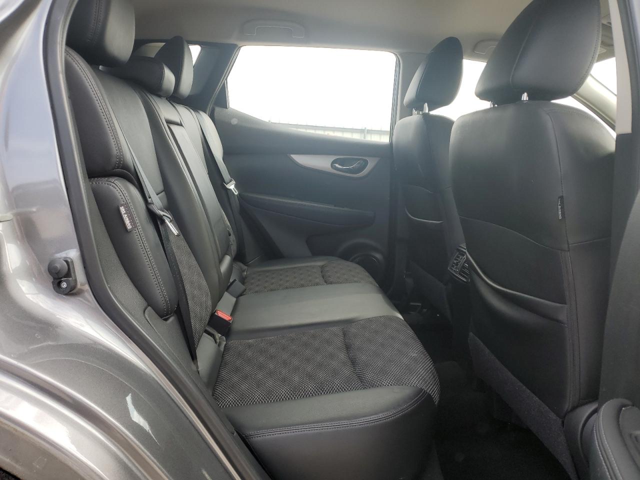 2020 Nissan Rogue - Image 11