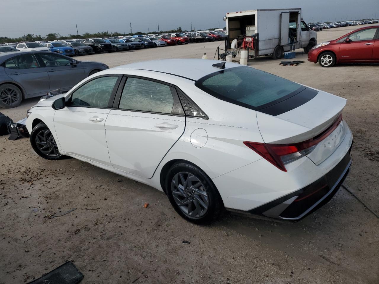 2024 Hyundai Elantra - Image 2