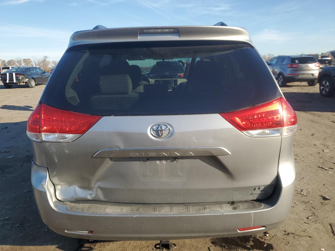 2012 Toyota Sienna - Image 6