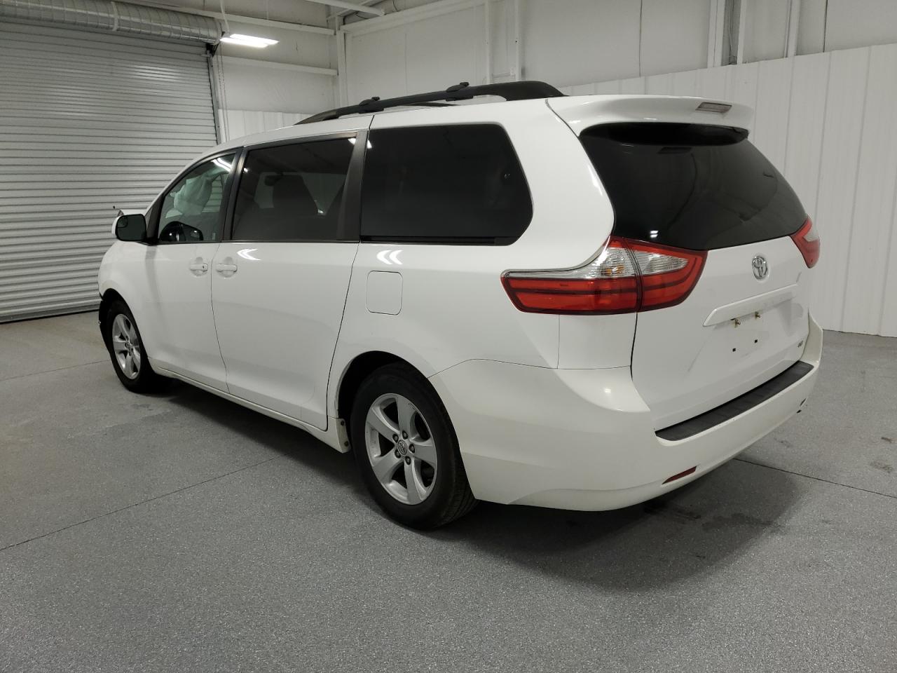 2015 Toyota Sienna - Image 2