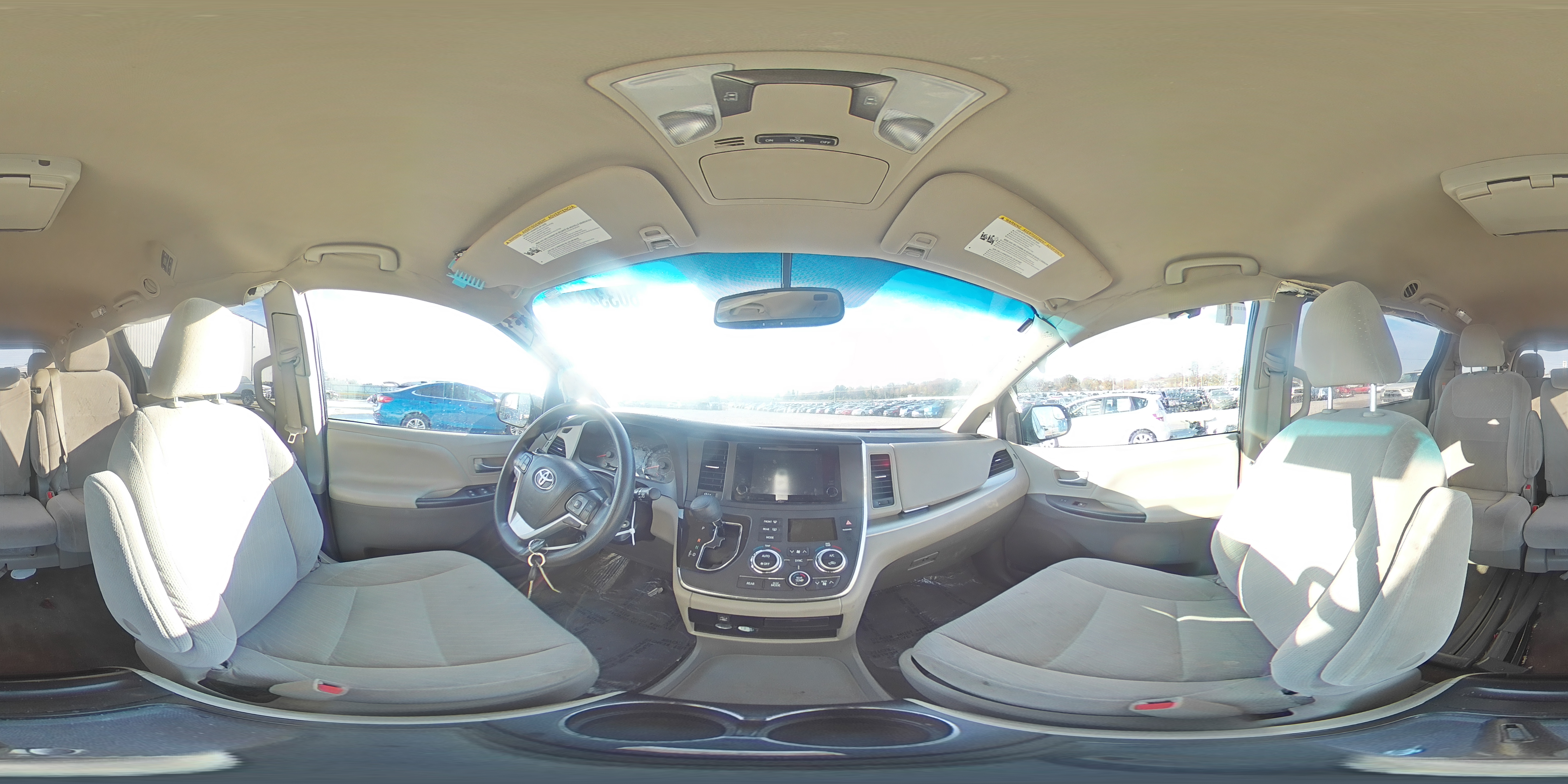 2017 Toyota Sienna - Image 15