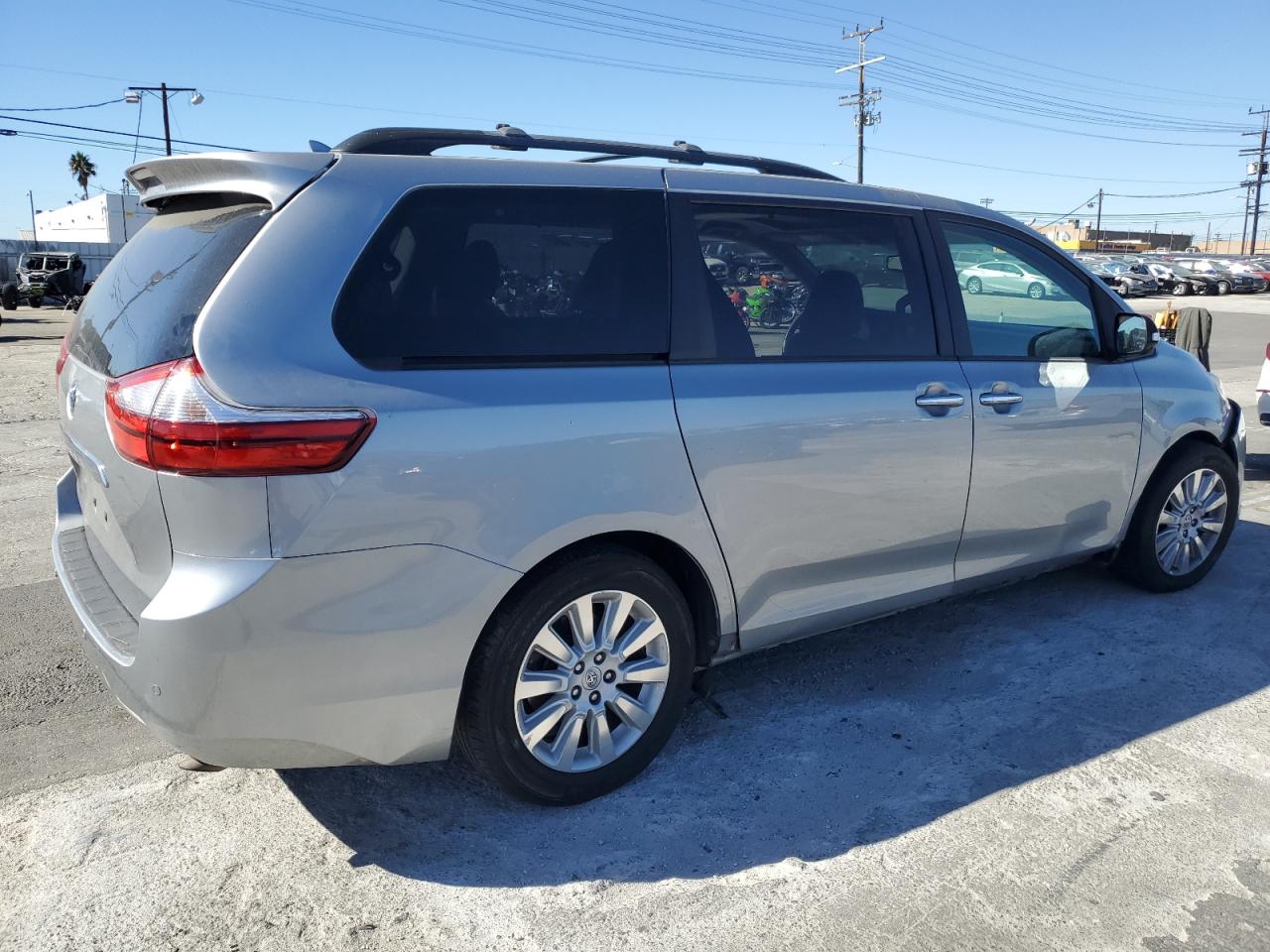 2015 Toyota Sienna - Image 3