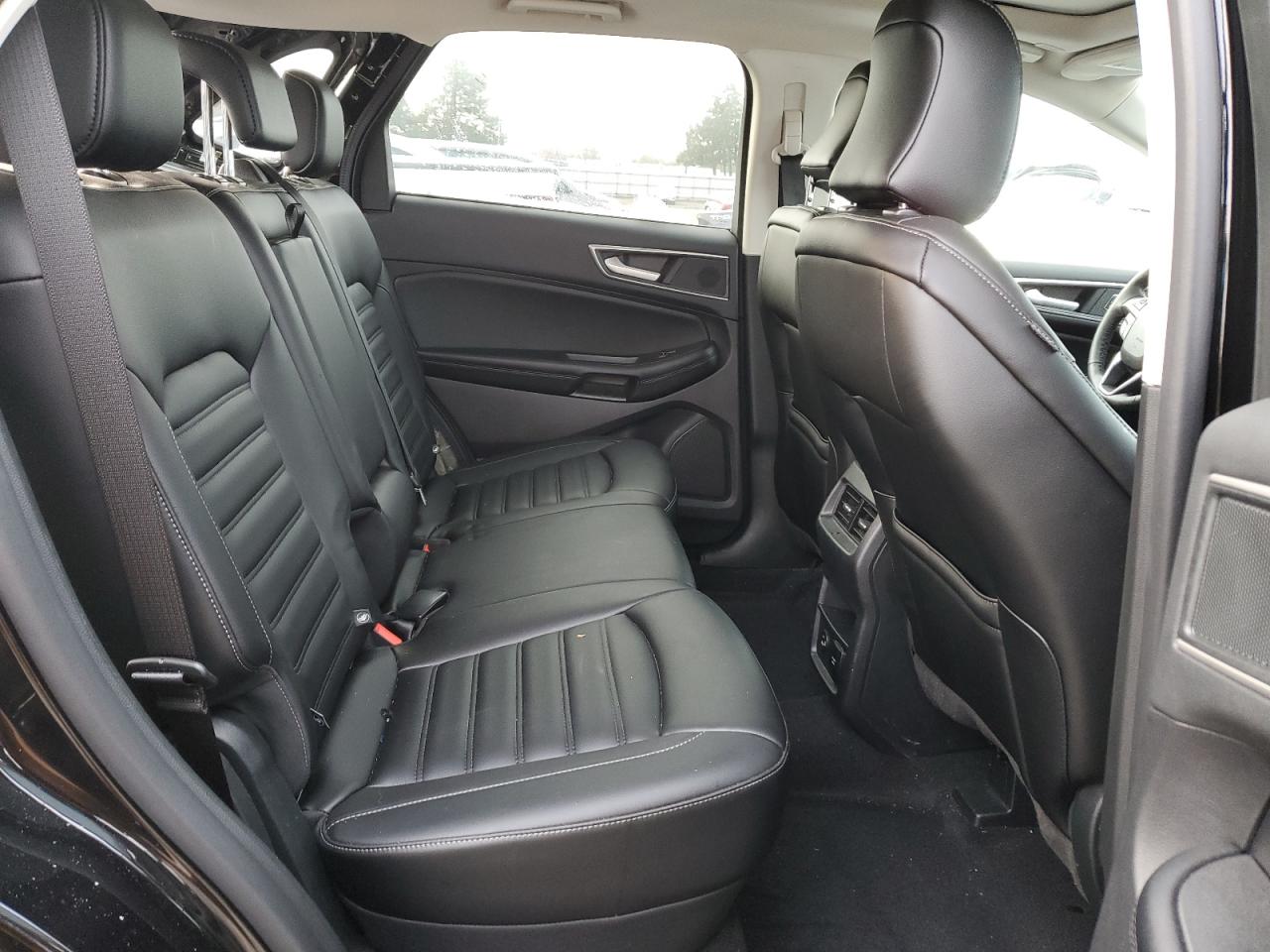 2022 Ford Edge - Image 11