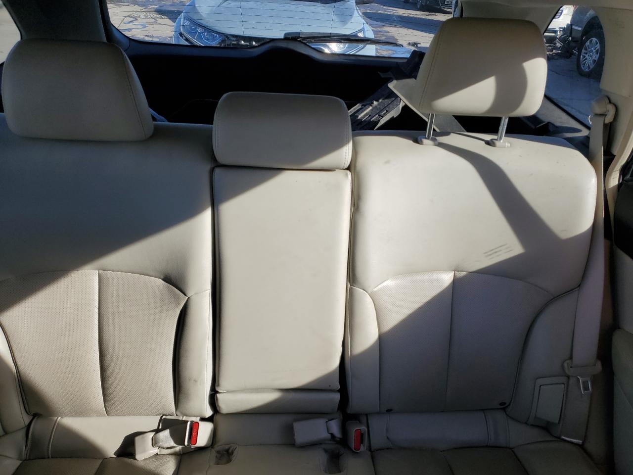 2011 Subaru Outback - Image 10