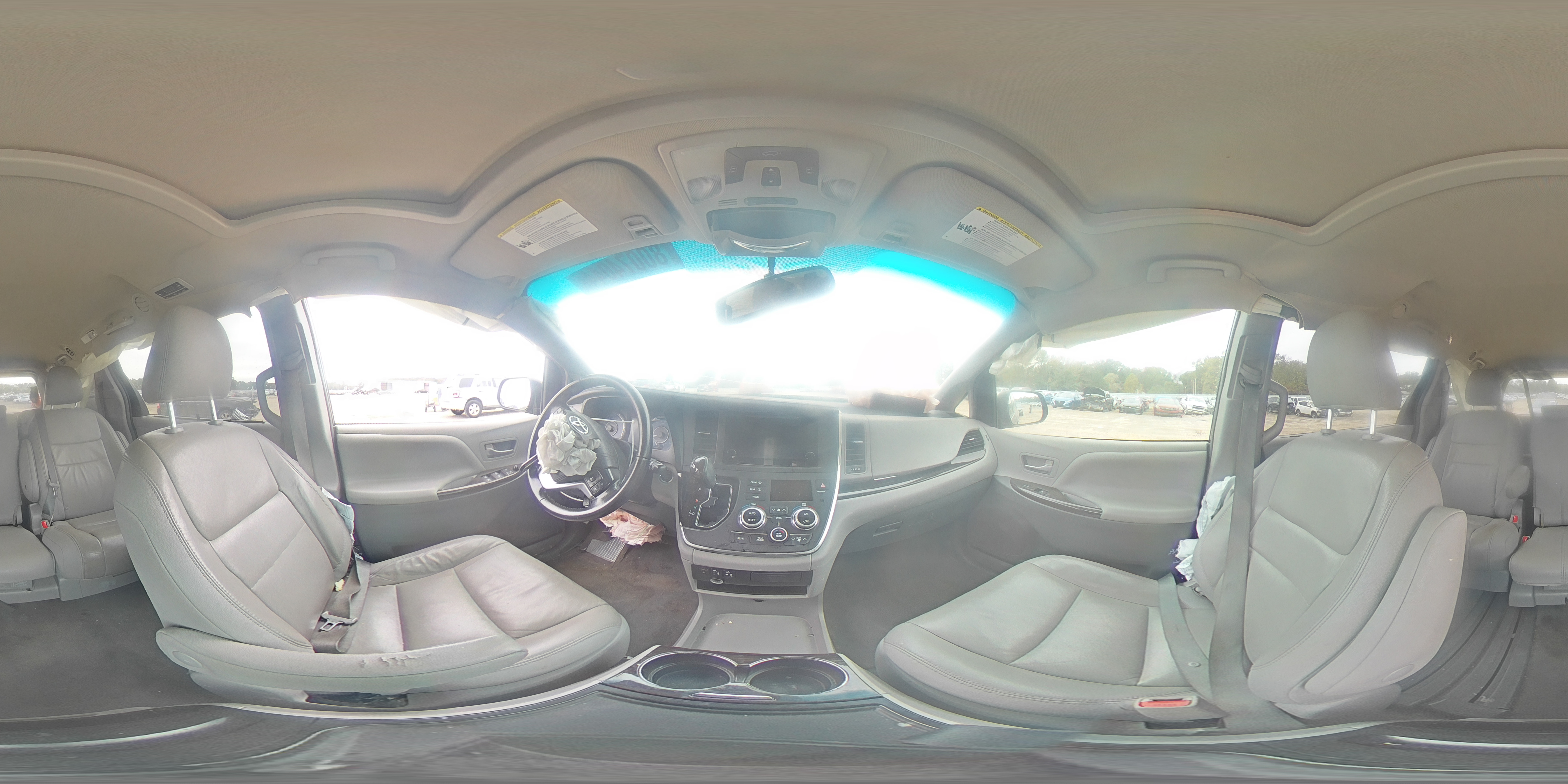2015 Toyota Sienna - Image 14
