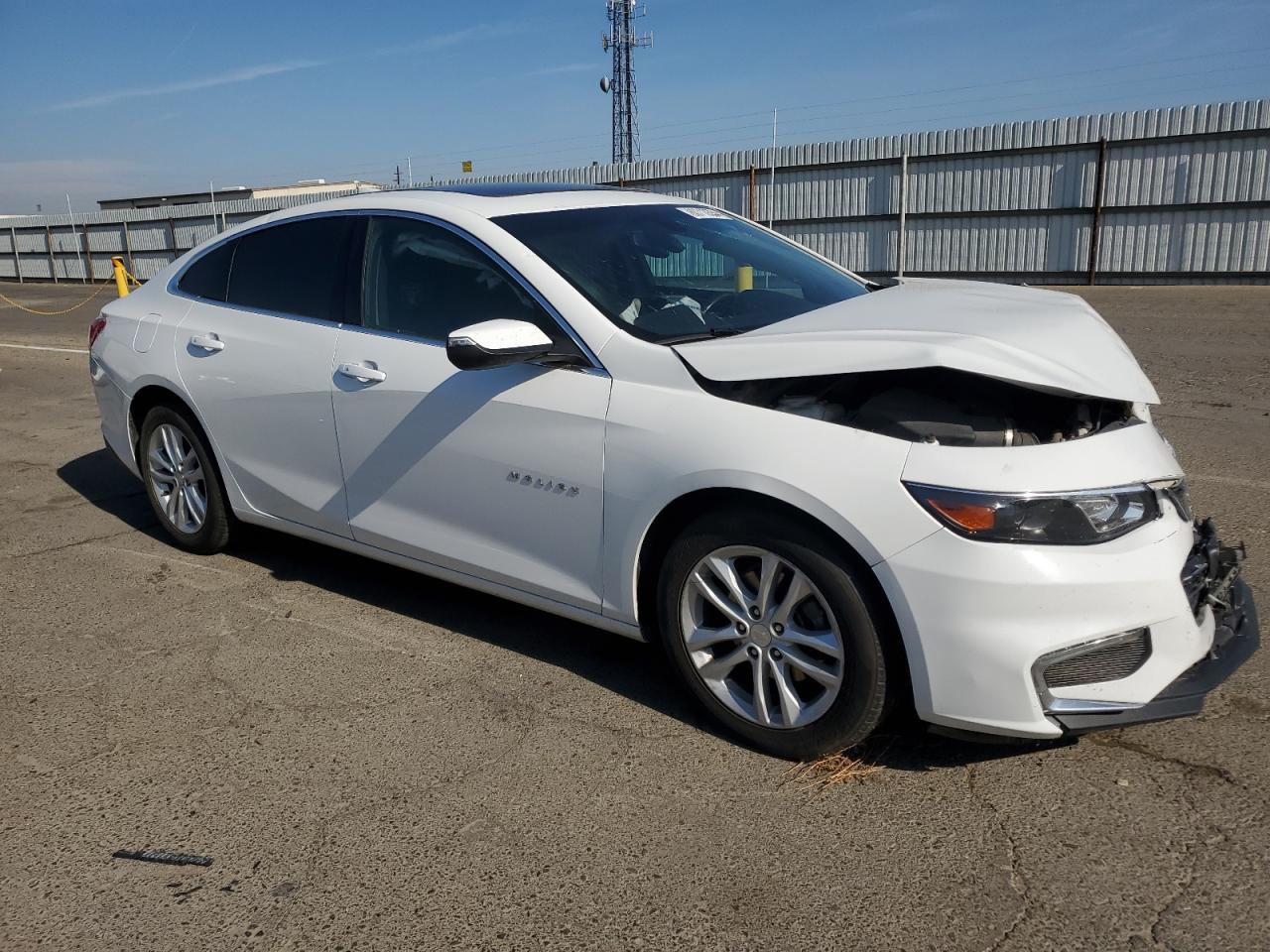 VIN 1G1ZD5ST2JF133138 2018 CHEVROLET MALIBU no.4